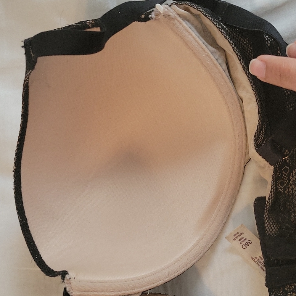 Black lace bra with underwire, EUC!🎊🎉 - Picture 10 of 10